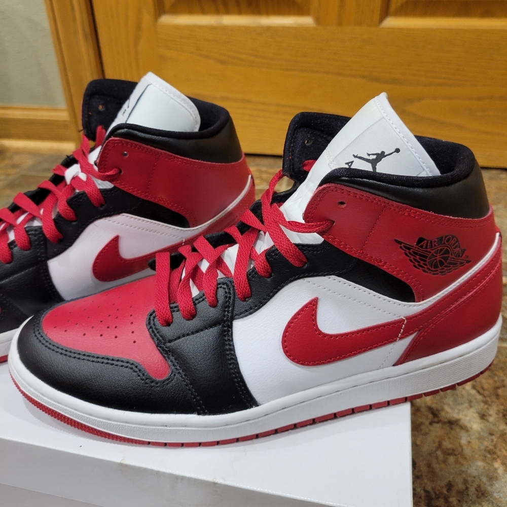 Like New Air Jordan 1 MID